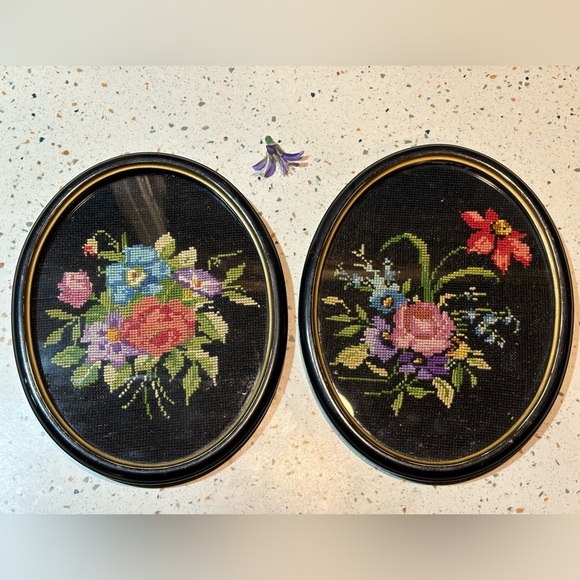 Vintage Hand Embroidery Oval Framed Needlepoint‎ Flowers Wall Hanging Set of 2 - Picture 2 of 8